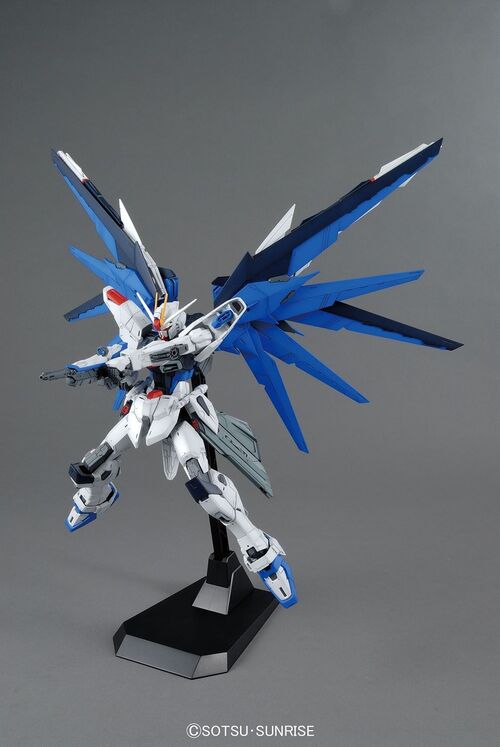 [ DAMAGED BOX]  GUNDAM MG -192- SEED - ZGMF-X10A FREEDOM GUNDAM VER 2.0 1/100