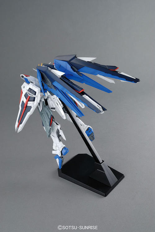 [ DAMAGED BOX]  GUNDAM MG -192- SEED - ZGMF-X10A FREEDOM GUNDAM VER 2.0 1/100